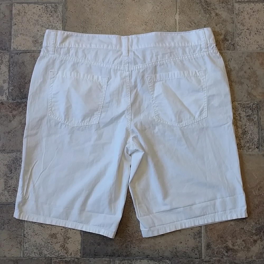 LOFT Ann Taylor white bermuda shorts size 10 - Picture 2 of 3